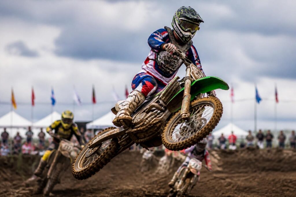 découvrez la carrière exceptionnelle de chad reed, ses équipes emblématiques et les moments forts qui ont marqué le parcours de ce champion du motocross.